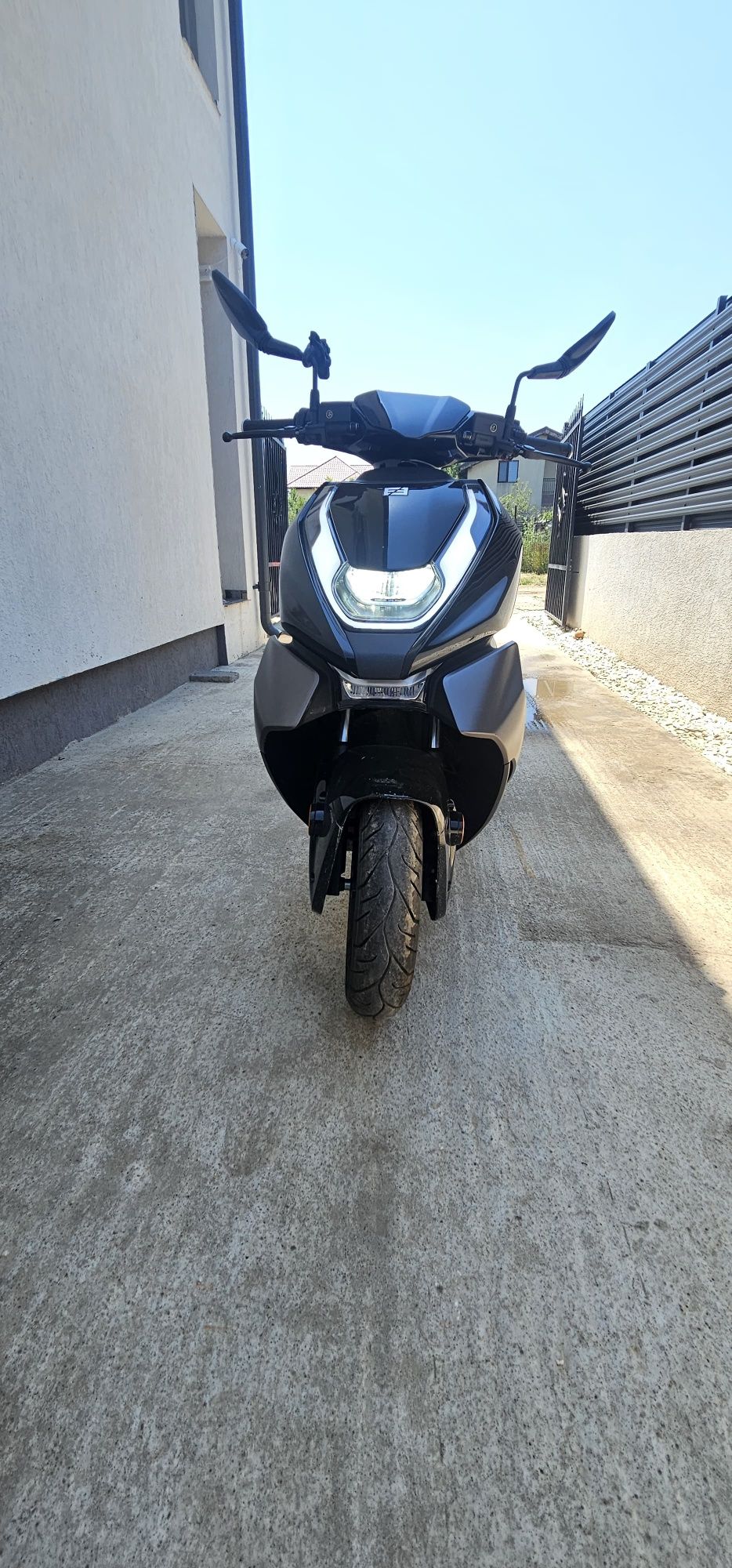 Scuter electric CF Moto Zeeho AE8S+ '24

CFMOTO ZEEHO AE8S+ '24