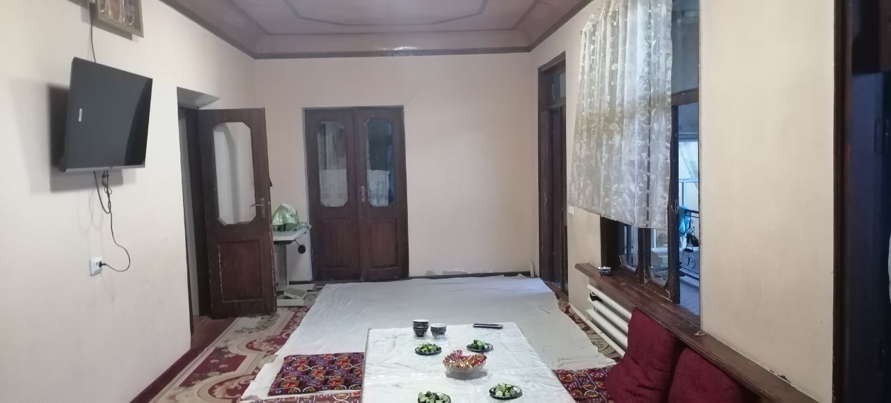 Tayyor uy sotiladi 8 sotix 10 xona