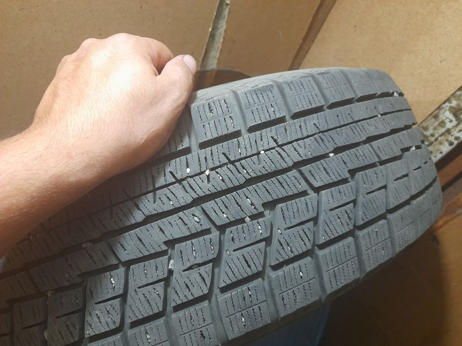 Резина лепучка в отличном состоянии