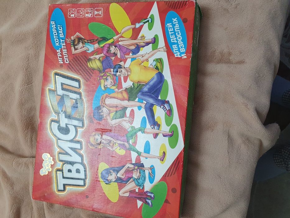 Продам настольные  игры Твист и Виктораина