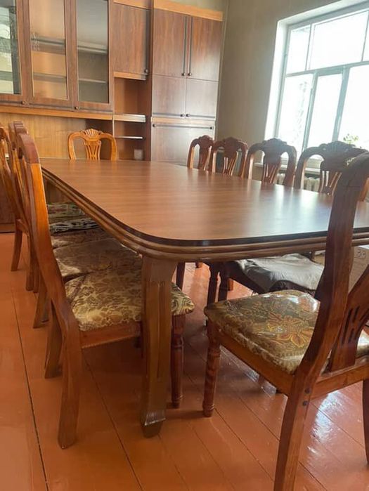 Стол и стулей договорный