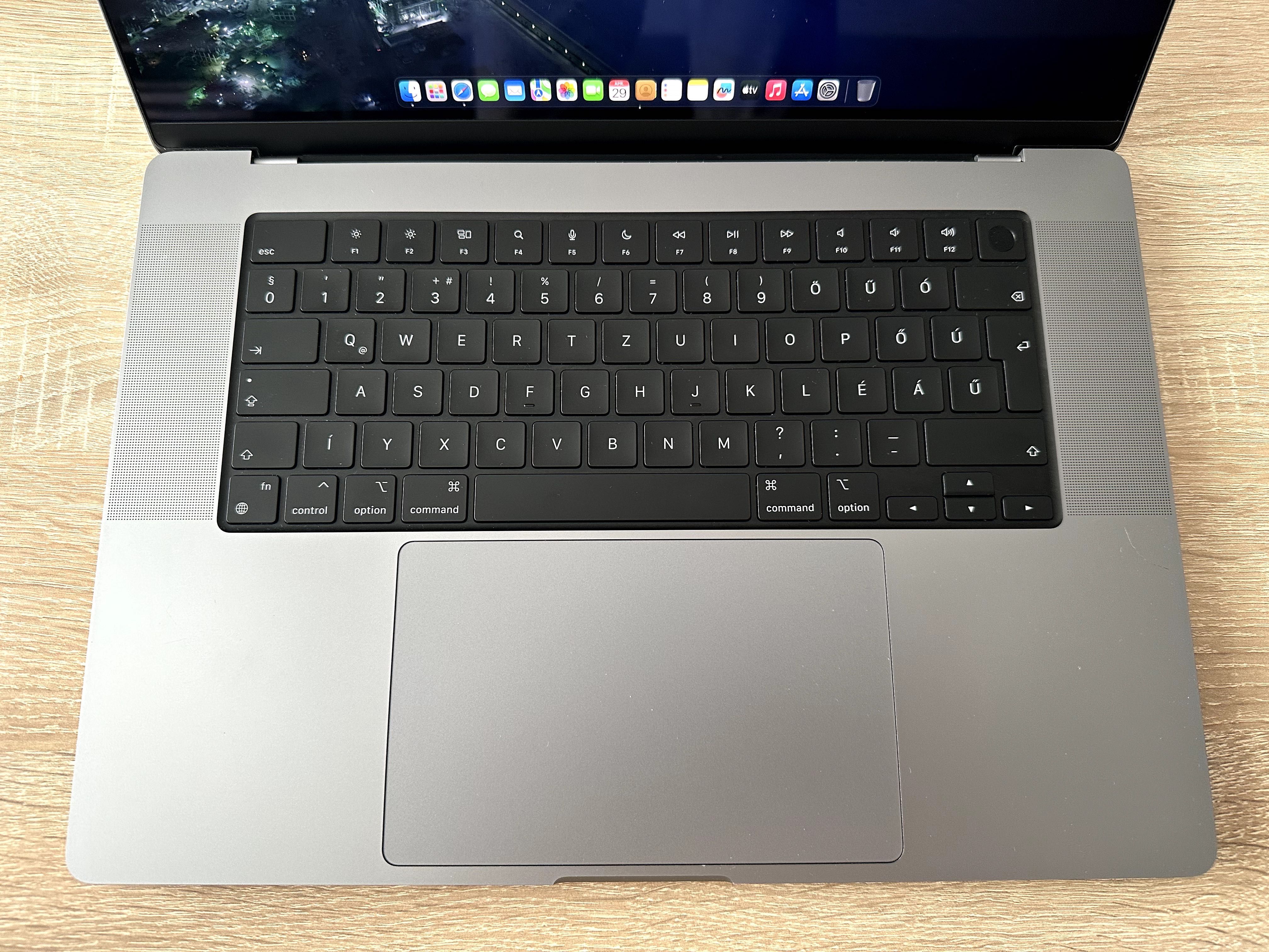MacBook Pro 16 M1 Pro 10 Cpu, 16 Gpu 16 Gb 1Tb Ssd +Magic