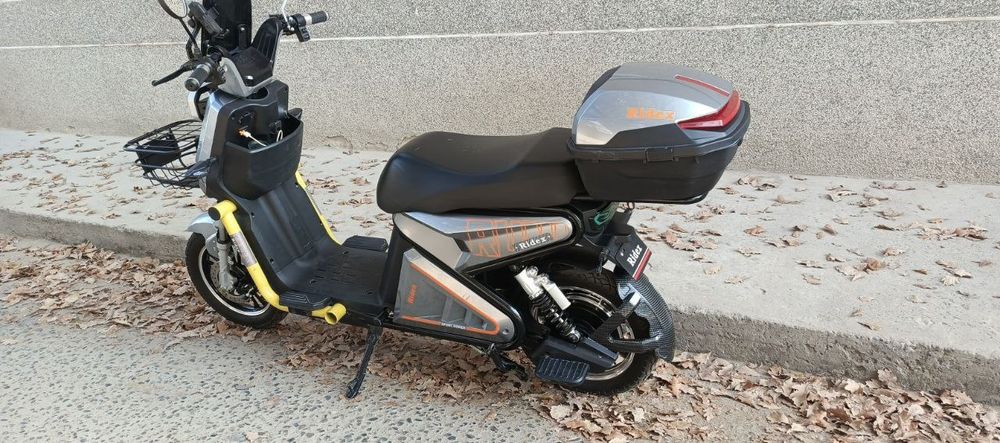 Скутер  электронный модель Ridek.