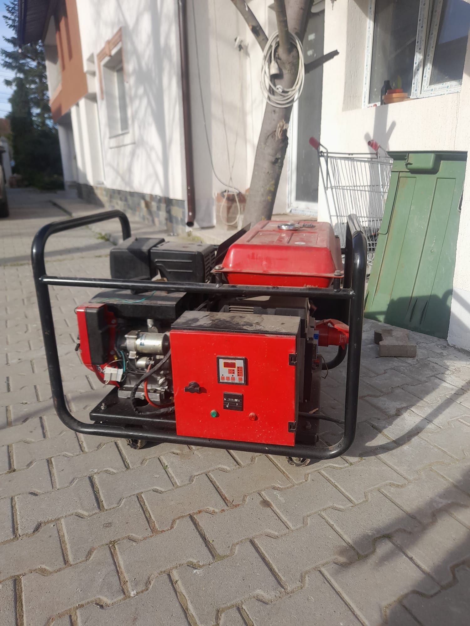 Generator Honda  de 13cp cu 220/380 (trifazic)