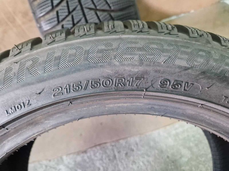 2 anvelope de iarnă Bridgestone R17 215/50 DOT3118