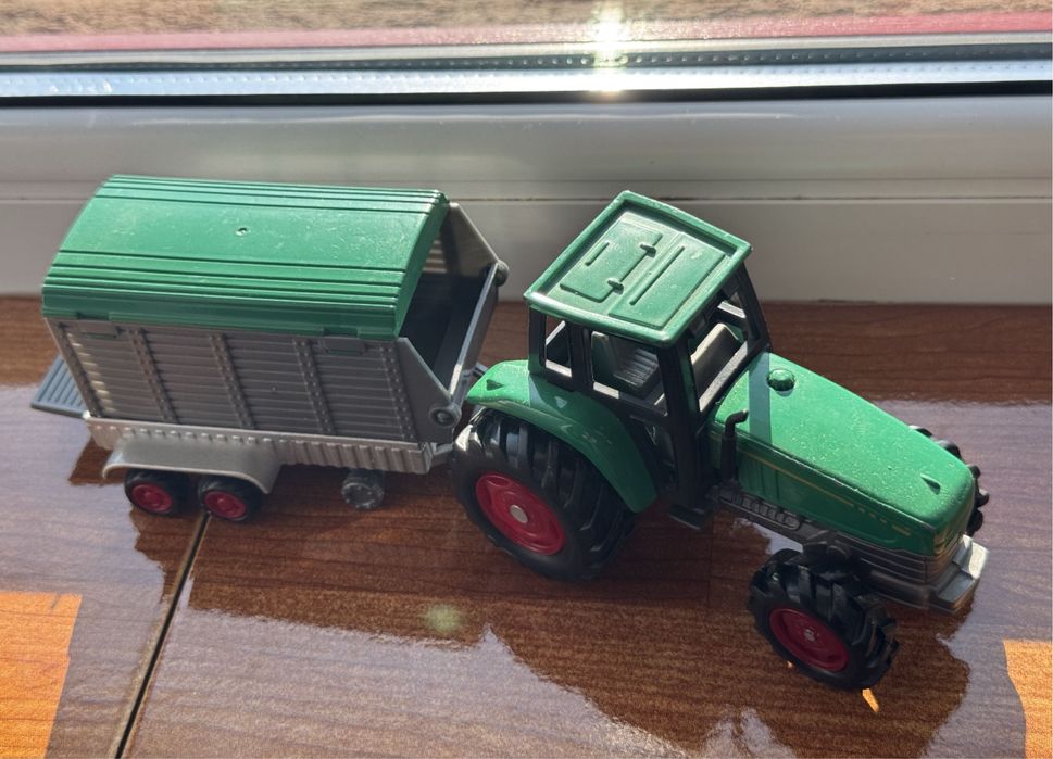 Machete auto Tractor cu remorca metalic scara 1/32