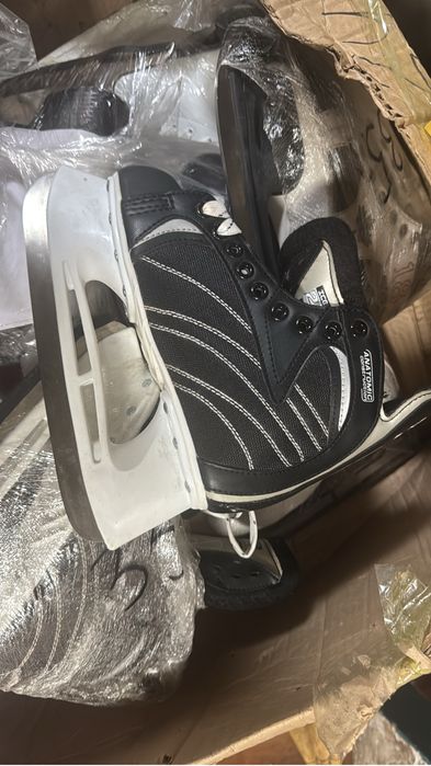 Продам коньки новые 45,46 размера