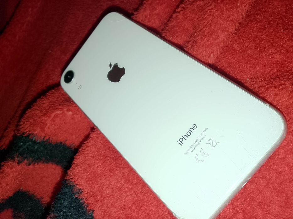 IPhone Xr  64 gb 75% baterie