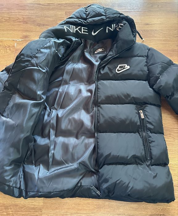 Мъжко,черно,зимно яке Nike с гумирано лого и ципове на джобовете