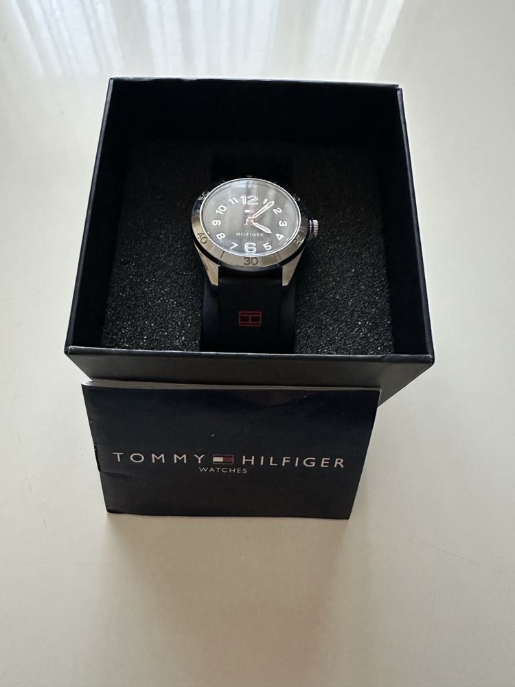 Часовник на Tommy Hilfiger