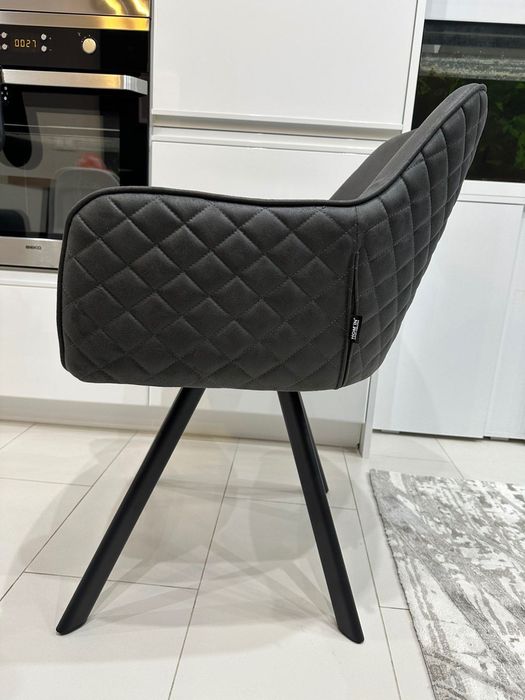 Трапезен стол с подлакътници