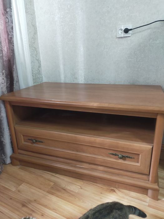 Продам тумбу под телевизор