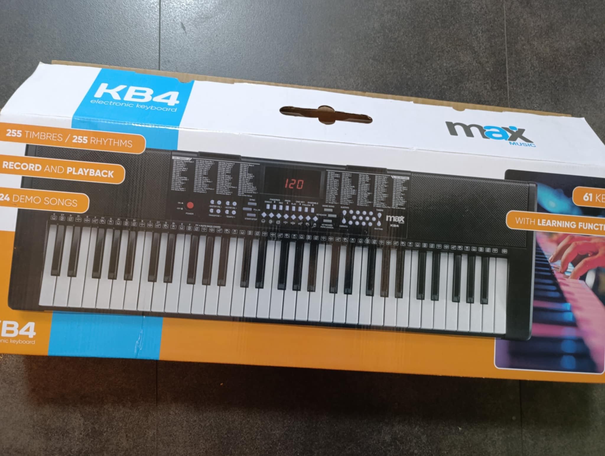 Синтезатор Max KB4 - 61 клавиша