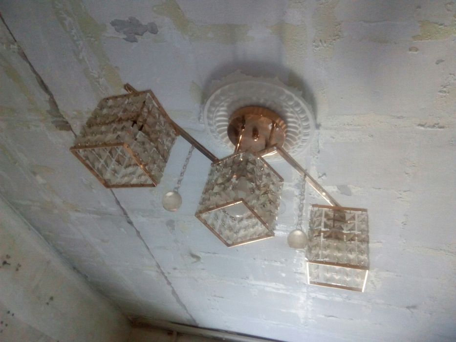 Продам люстру под хрусталь, 3х рожковая