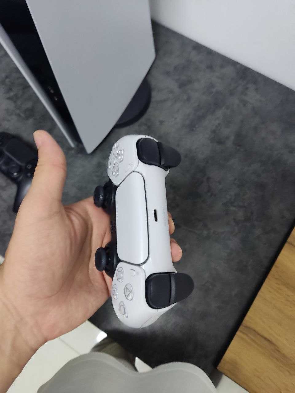 Продам Playstation 5 slim 1tb