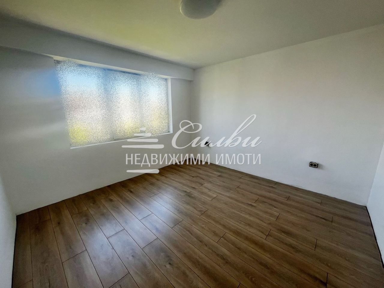 Продава се Тристаен апартамент в Шумен, Добруджански - 83 кв.м за 1395 €/кв.м - Снимка #2