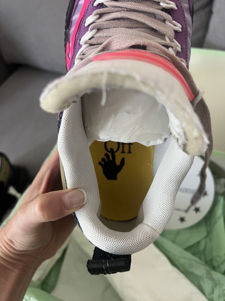 Продавам маратонки Off White