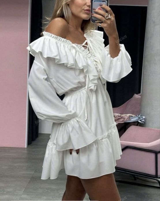 Красива Бяла рокля