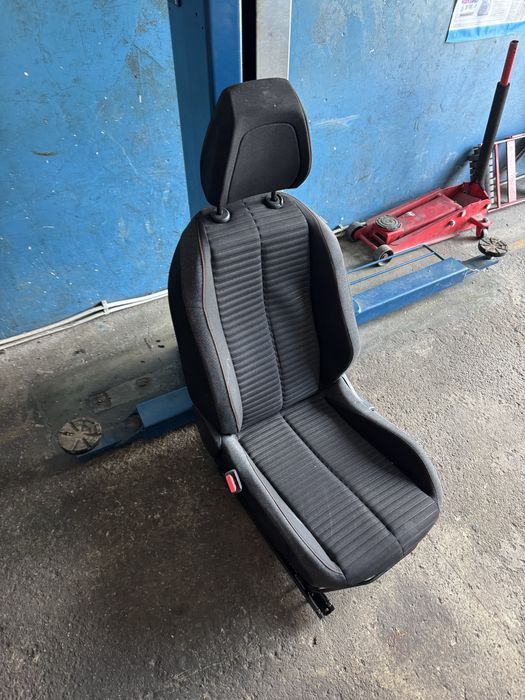 Scaun stanga sofer complet cu airbag Peugeot 2008 2020-2025