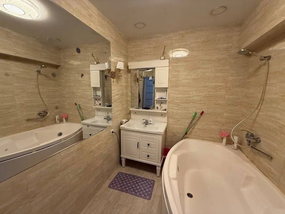 Срочно Продаётся Квартира 1в/2/4 Юнусабад Ц-6 ресторан На Небе