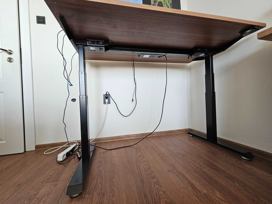 Бюро с електрическо регулиране на височината орех 160х80 stand up desk