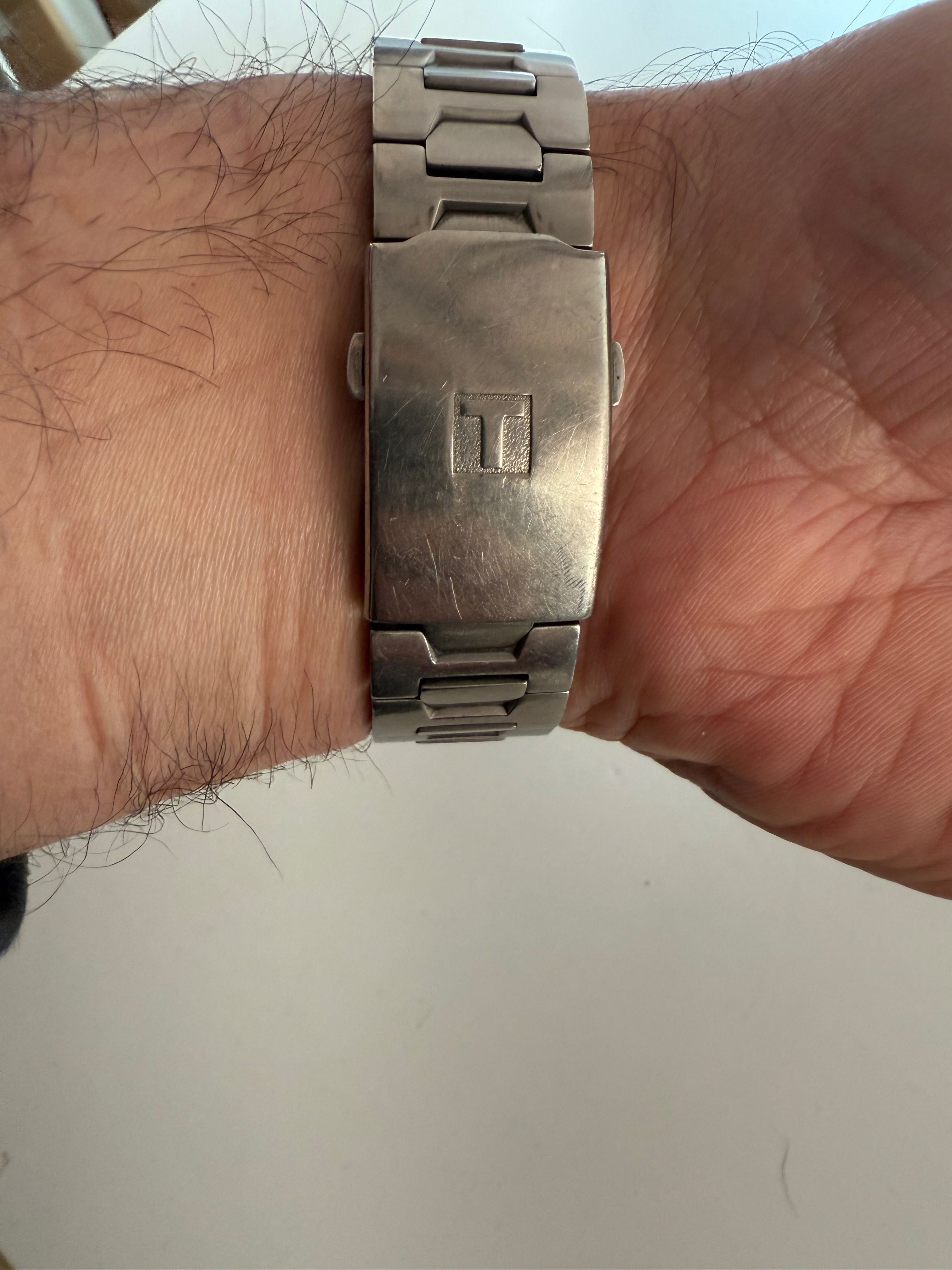 Продавам часовник Tissot T Touch