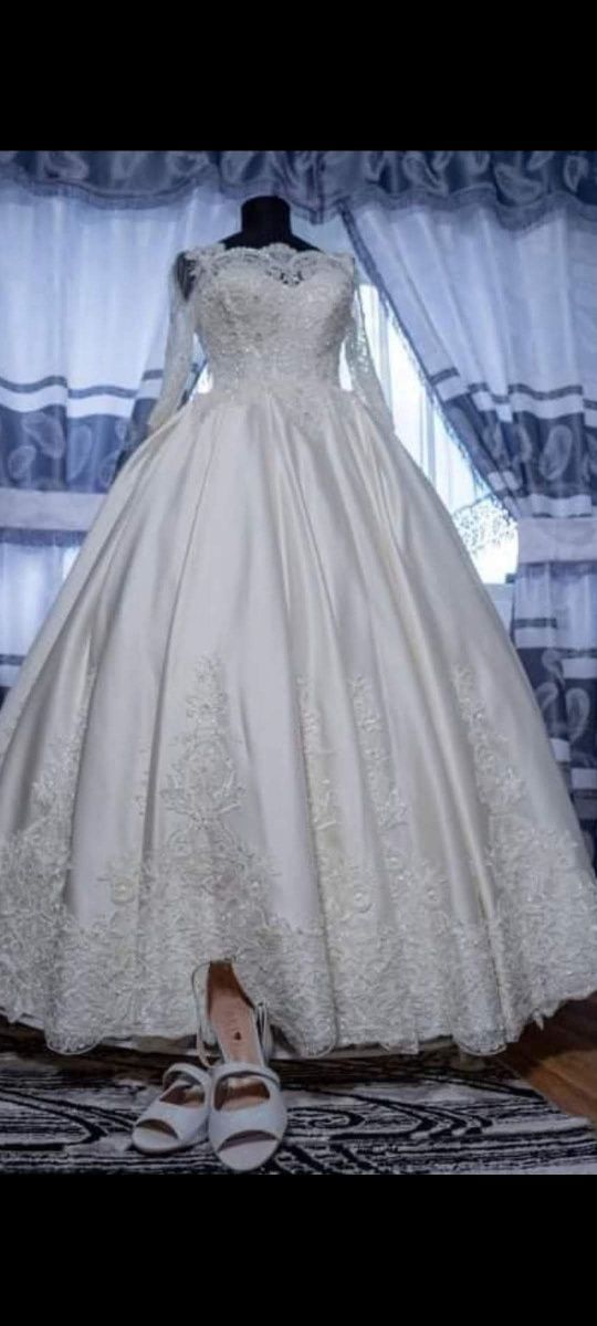 Vand rochie de mireasa