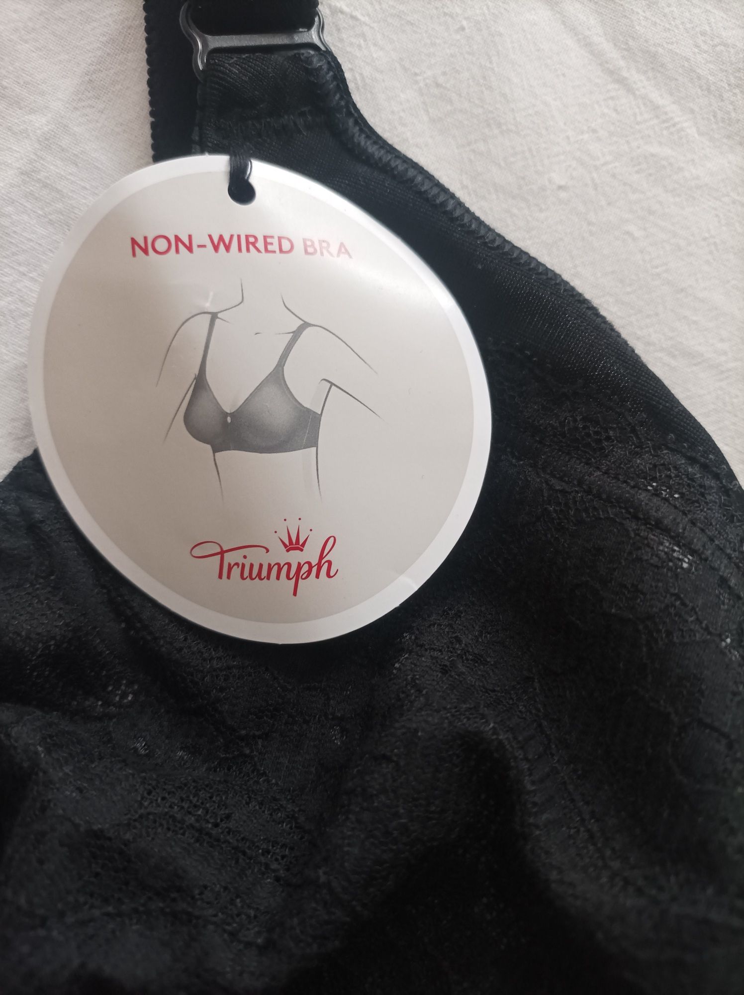 Triumph/Naturana  100C/105G/110G сутиени