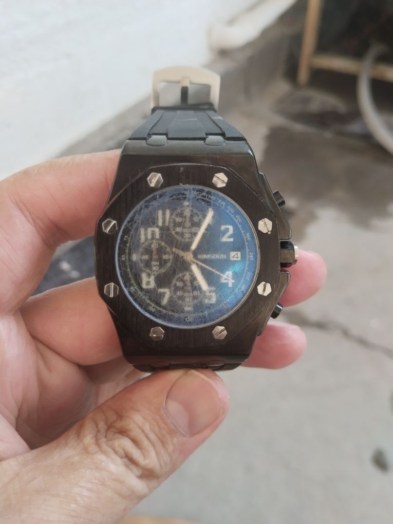 Продам хорошие часы Kimsdun