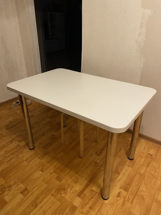 Стол кухонный белый