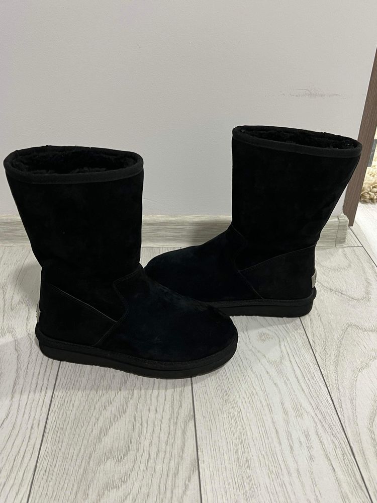 Cizme UGG 36 22 cm