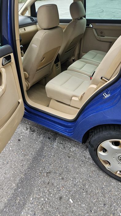 Vând Volkswagen Touran