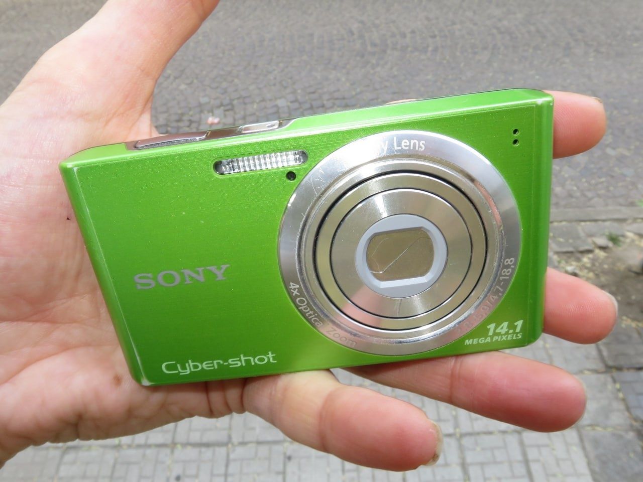 Компактен дигитален фотоапарат SONY Cybershot W610