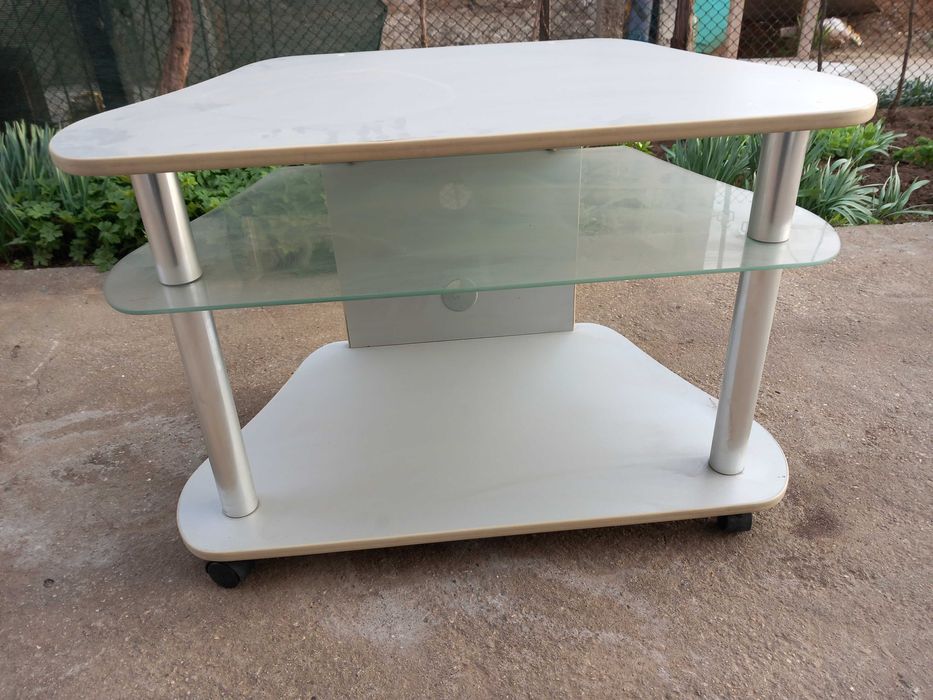 Продавам TV маса