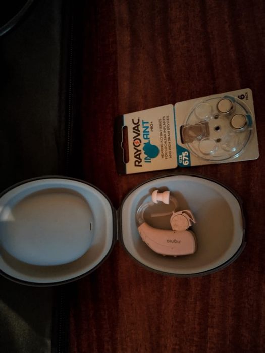 Слуховой аппарат немецкой фирмы SIGNIA. немецкой