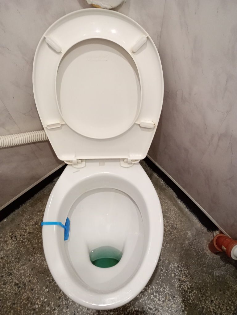 Ъглово казанче и тоалетна чиния комплект