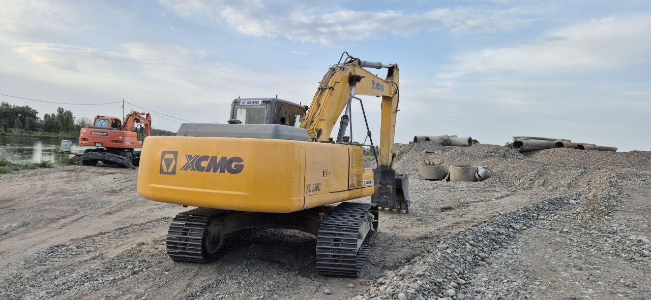 Экскаватор сотилади — XCMG XC230C