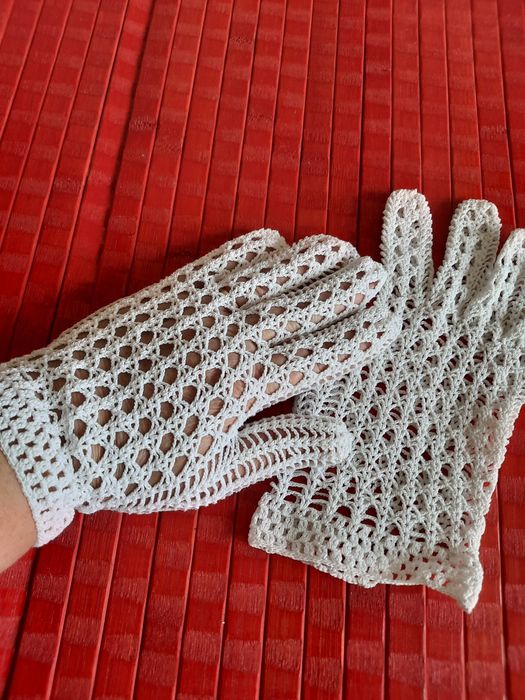 Mănuși albe din macrame crosetate manual