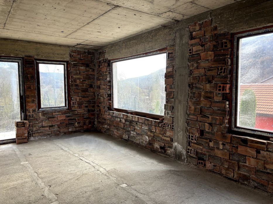 Къща в Трънския Балкан