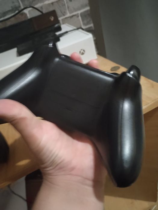 Vând Xbox one cu kinect și 2jocuri pe disc