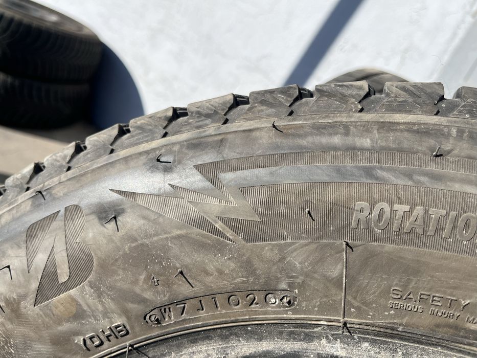 4 бр. зимни гуми за бус 215/65/16C Bridgestone DOT 1020 7-7,5 mm
