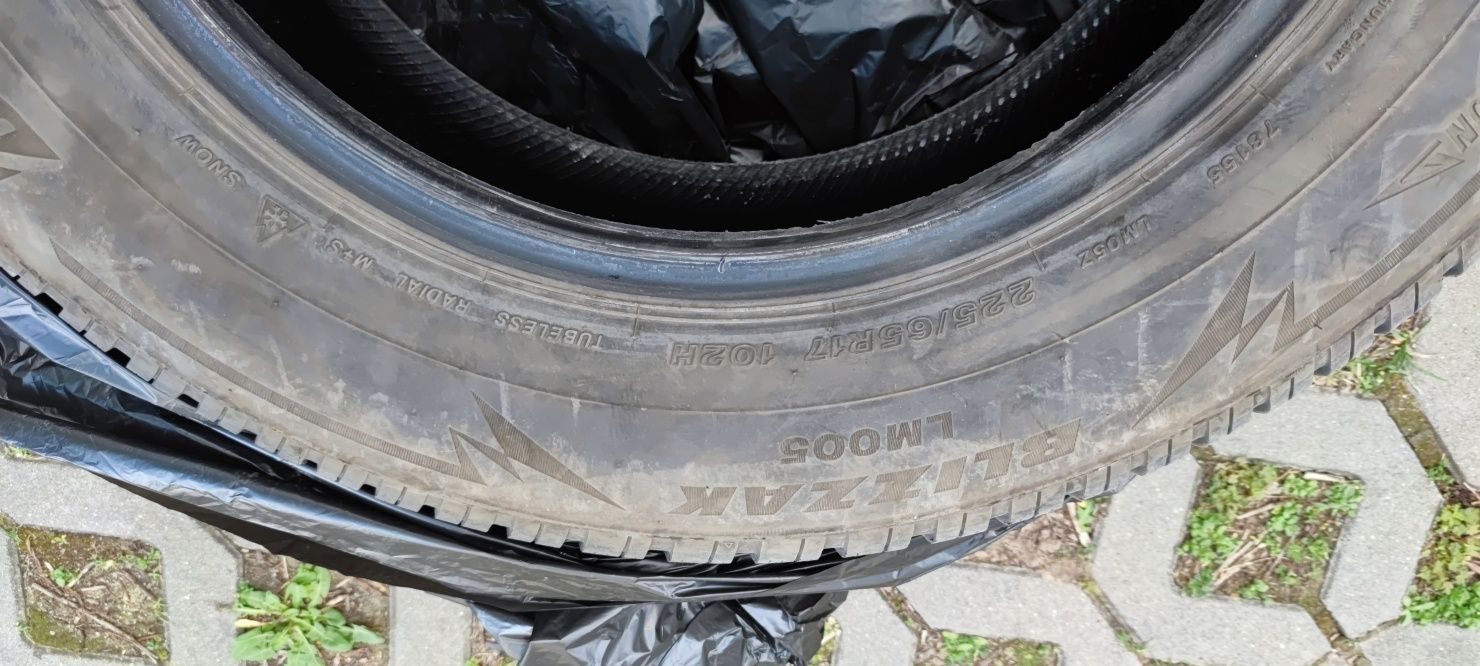 4 зимни  гуми BRIDGESTONE BLIZZAK LM005 225/65 R17 102H