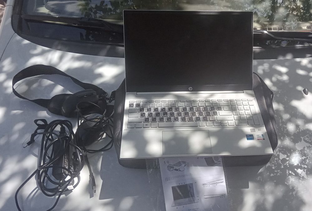 Noutbuk hp 15-eg0079TU srochno sotiladi