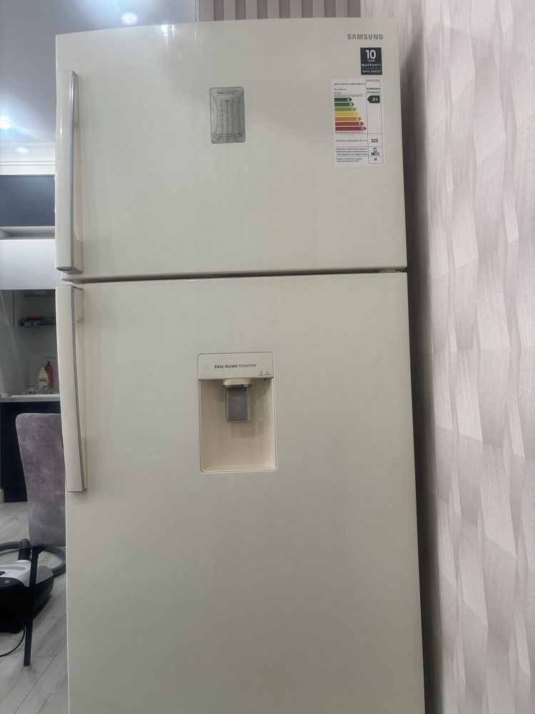 Холодильник срочно продается в связи с переездом!!!