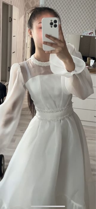 Очень красивое белое платье)