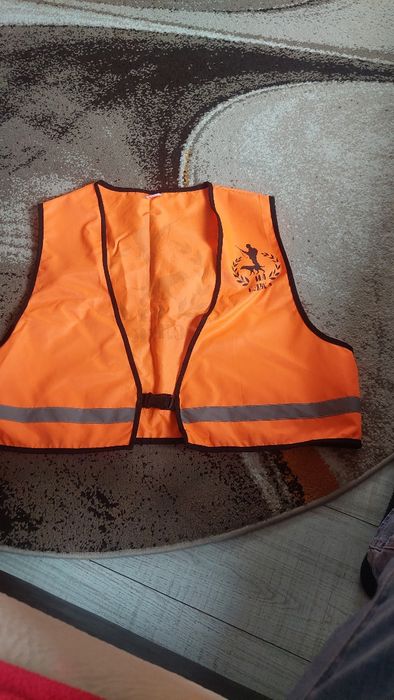Оранжева жилетка за лов
