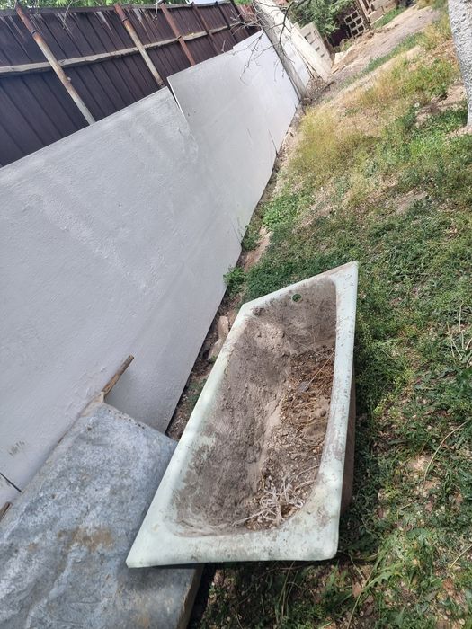 Ванна чугунная...