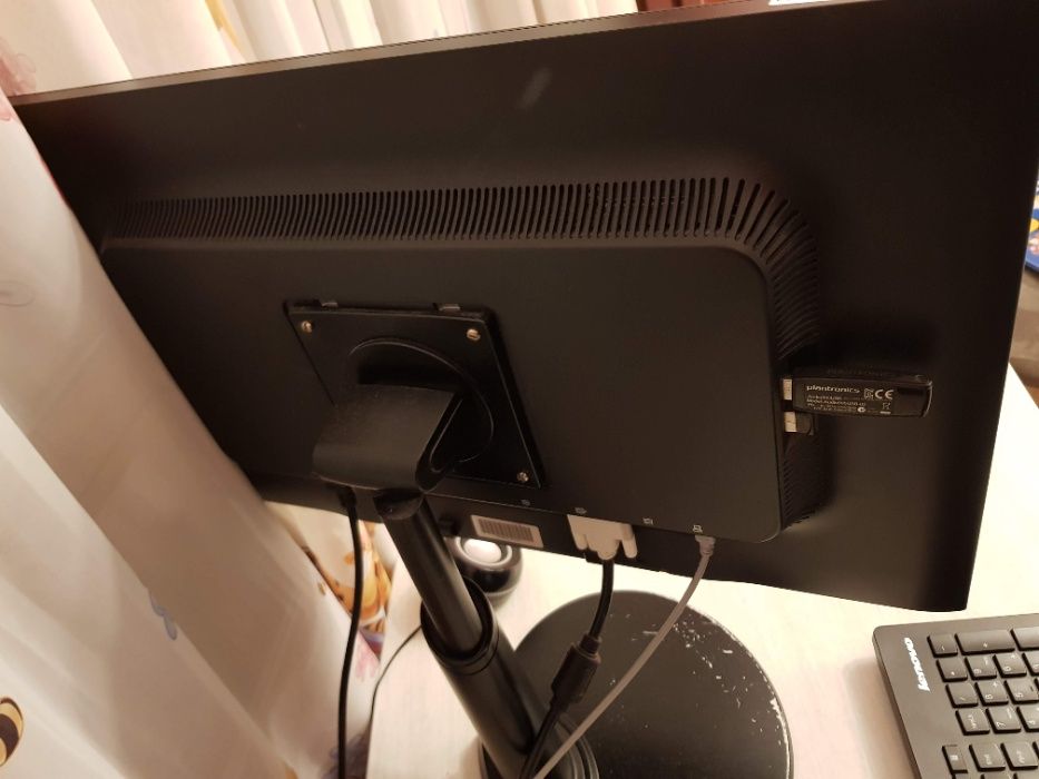 Два монитора 23' HP LA2306x FullHD LED