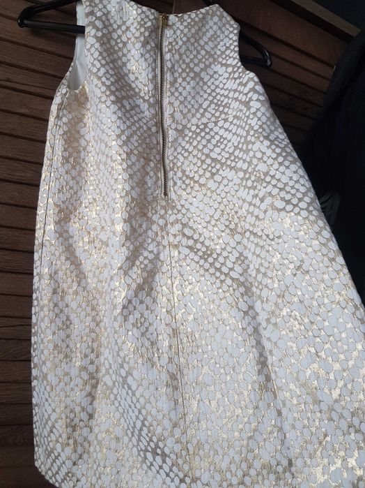 Детска рокля със златни нишки