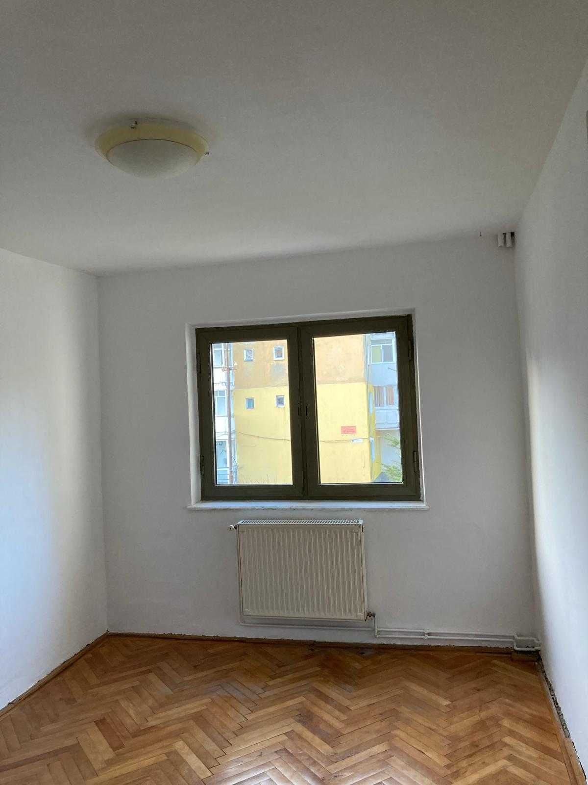 Vând apartament 3 camere etaj 1 Sfântu Gheorghe județul Covasna